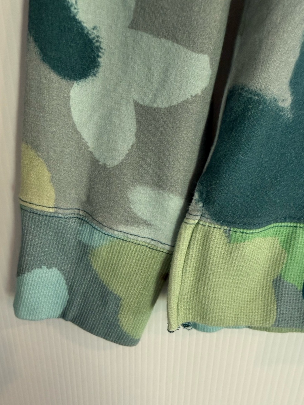 EVY’S TREE Sweatshirt - Picture 6 of 9